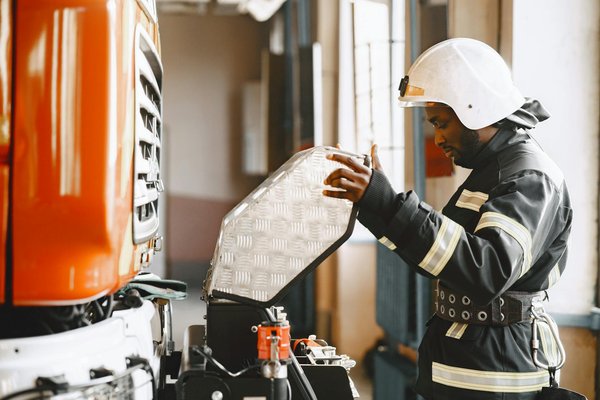 Exploring the Advantages and Disadvantages of Floating Home Investments in the UK Amid Climate Change