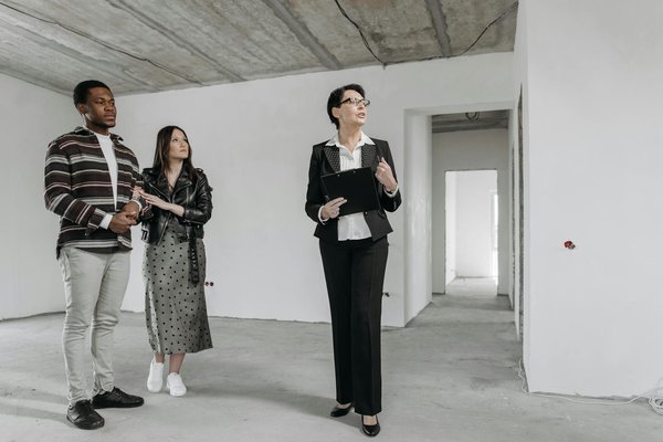 Step-by-Step Guide: Transforming a UK Barn into a Cozy Home Under the Latest Regulations